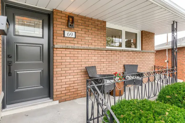 69 Heather RD #Upper Level, Hamilton, ON L8K 3V9