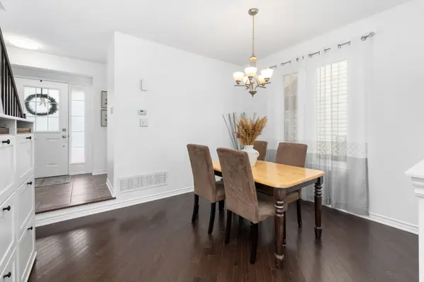 529 Dundonald DR, Barrhaven, ON K2J 5X1