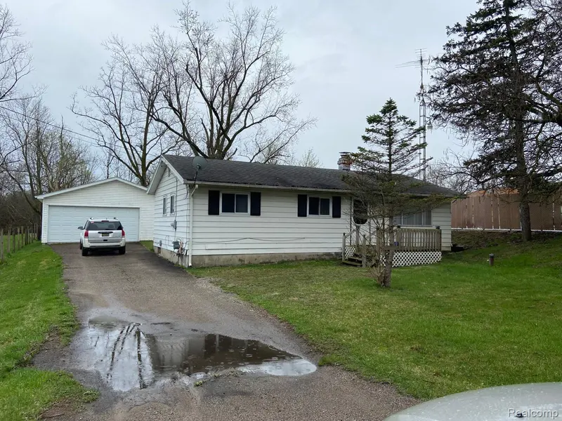 2056 E Stanley RD, Genesee Charter Township, MI 48458