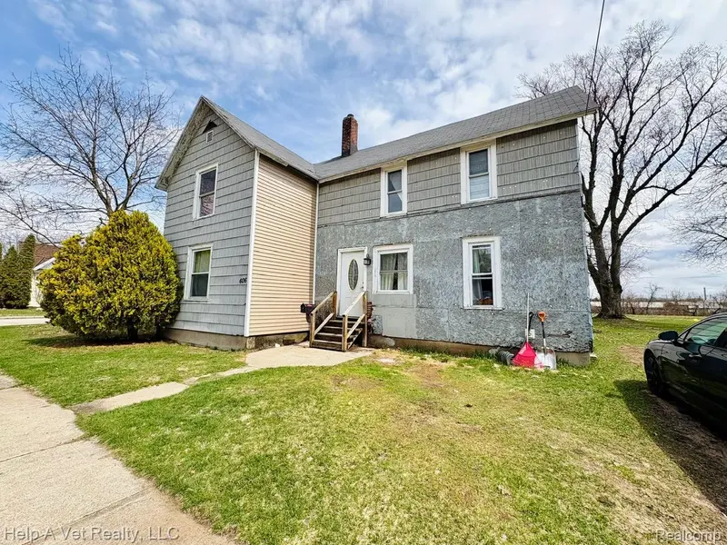 606 Bond ST, Cadillac, MI 49601