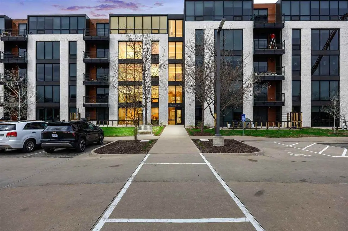 1 University Way #202, Iowa City, IA 52246