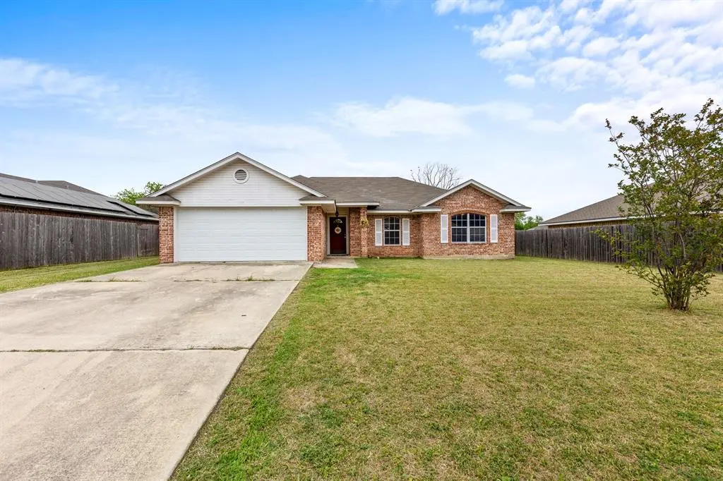113 Bobcat Drive, Lacy Lakeview, TX 76705