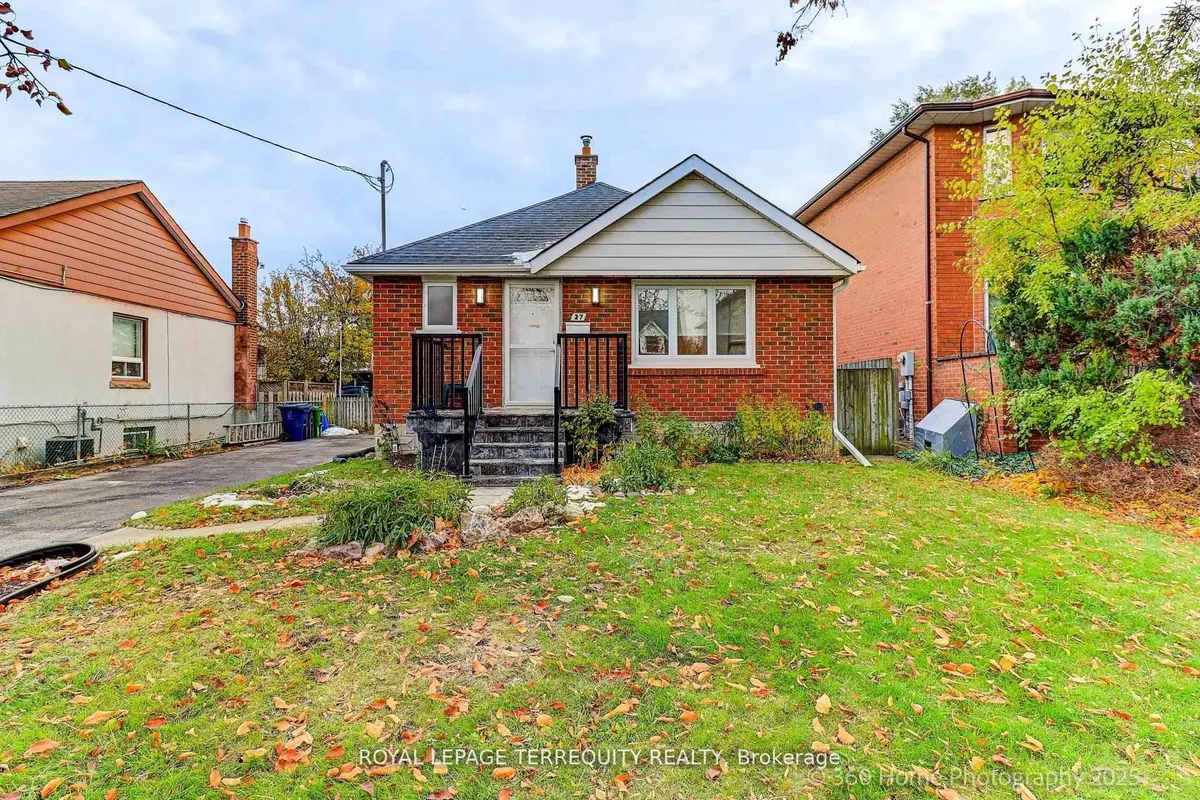 27 John Best AVE, Toronto W04, ON M9N 1C4