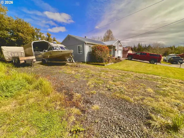 2188 LOMBARD ST, North Bend, OR 97459