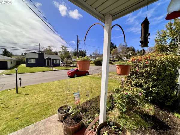 2188 LOMBARD ST, North Bend, OR 97459