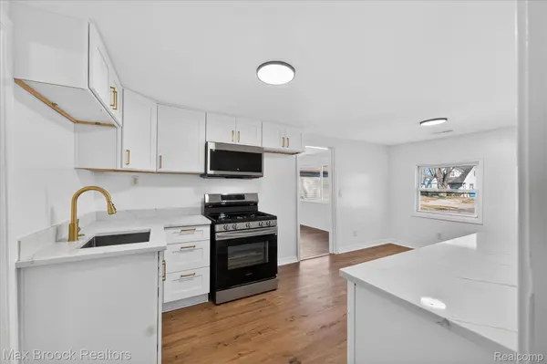 23817 Willard AVE, Warren, MI 48089