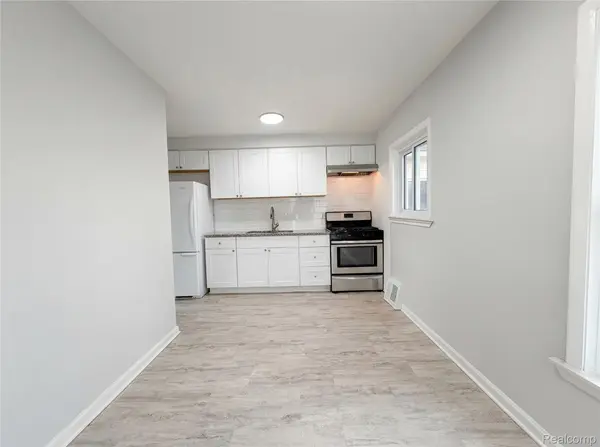 22103 Wilmot AVE, Eastpointe, MI 48021