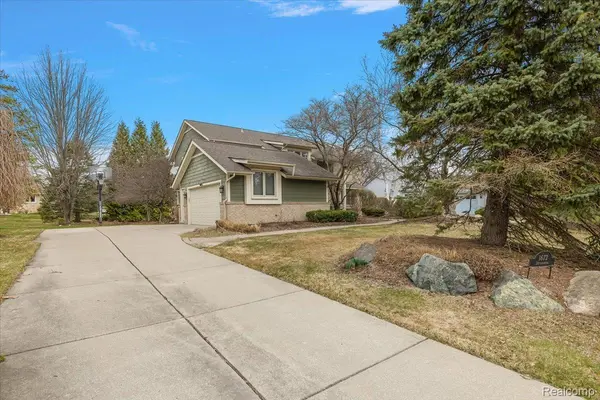 1672 Devonshire DR, Troy, MI 48098