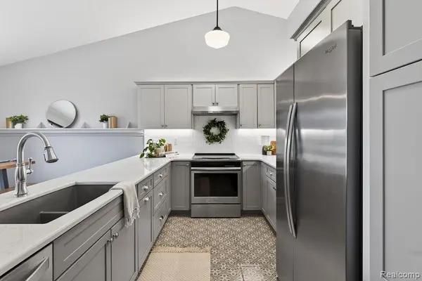 22787 Woodcreek DR, Taylor, MI 48180