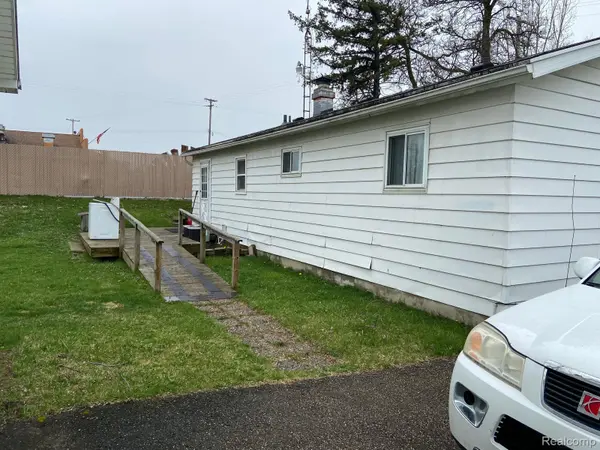 2056 E Stanley RD, Genesee Charter Township, MI 48458