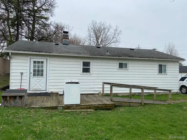 2056 E Stanley RD, Genesee Charter Township, MI 48458