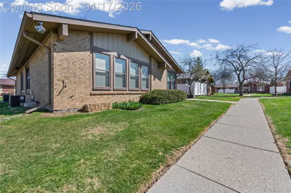 2783 Roundtree DR, Troy, MI 48083