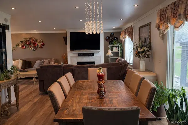 738 W Margaret LN, Pontiac, MI 48341