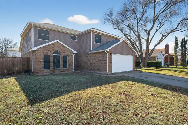 2545 Forest Creek Drive, Fort Worth, TX 76123