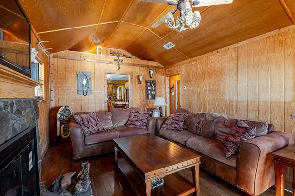 794 W Antelope Road, Jacksboro, TX 76389