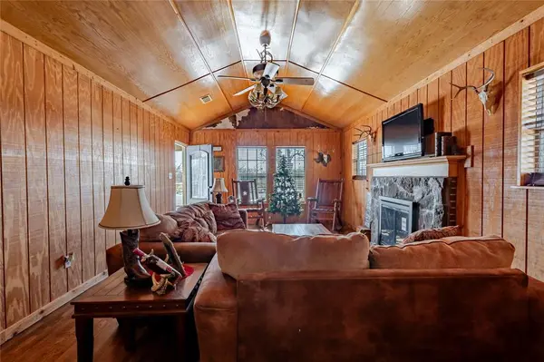 794 W Antelope Road, Jacksboro, TX 76389