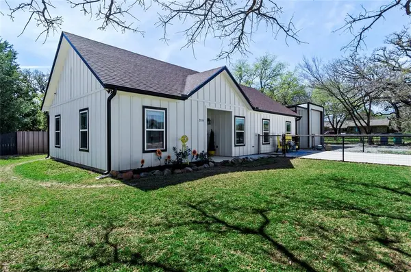 210 Stevens Street, Bridgeport, TX 76426