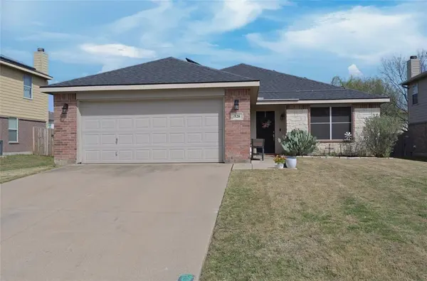 328 Saddlebrook Drive, Krum, TX 76249