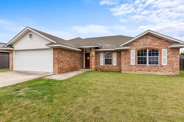 113 Bobcat Drive, Lacy Lakeview, TX 76705