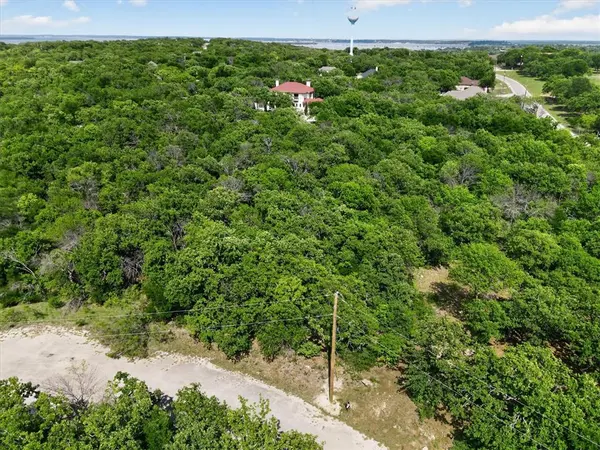 106 Ash Court, Runaway Bay, TX 76426