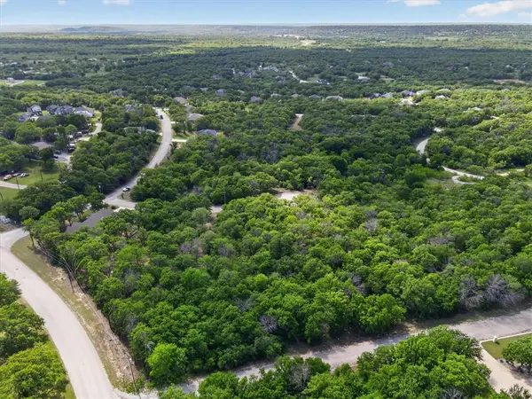 106 Ash Court, Runaway Bay, TX 76426