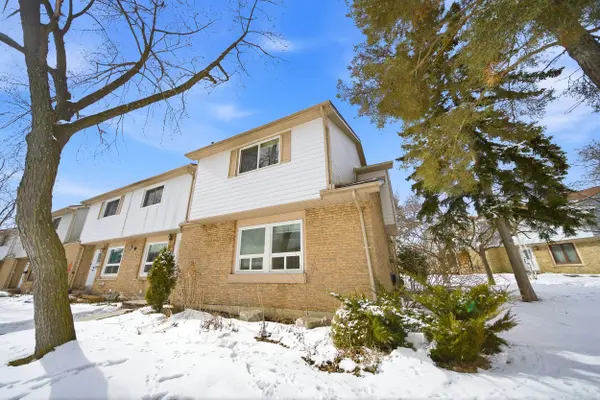 6540 Falconer DR #30, Mississauga, ON L5N 1M1