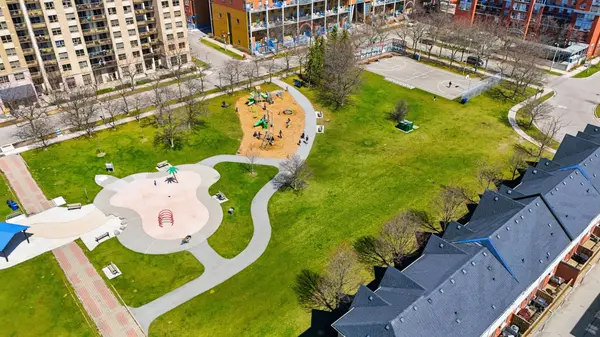 4 Elsinore PATH #209, Toronto W06, ON M8V 4G7