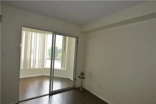 155 Hillcrest AVE #313, Mississauga, ON L5B 4B1