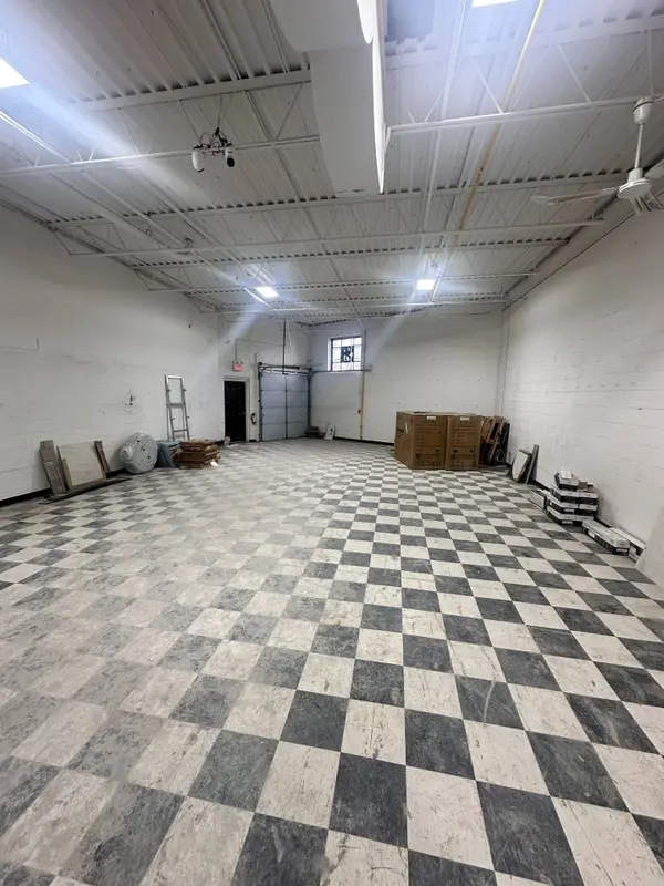 1200 Aerowood DR #12A, Mississauga, ON L4W 2S7