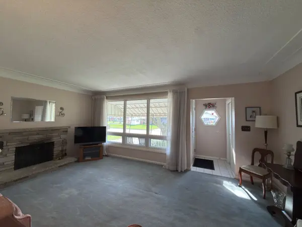 8800 Champlain DR, Niagara Falls, ON L2G 6Y6