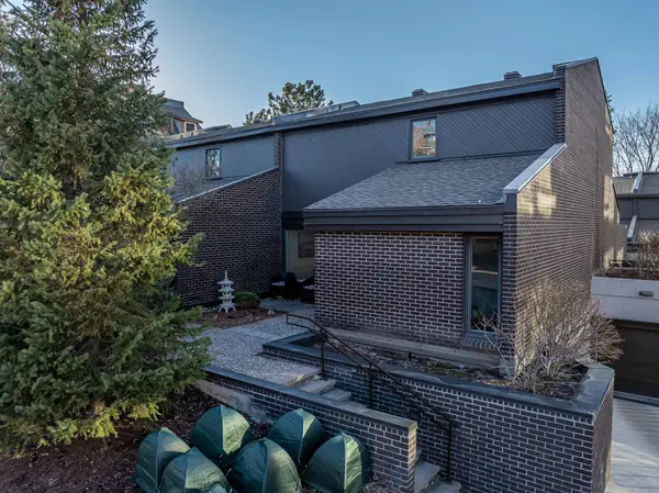 300 Queen Elizabeth DR #TH2, Glebe - Ottawa East And Area, ON K1S 3M6