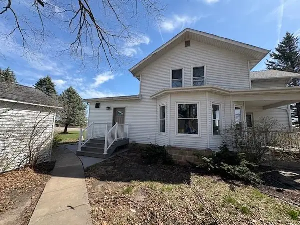 4588 NE Sutliff Rd, Solon, IA 52333