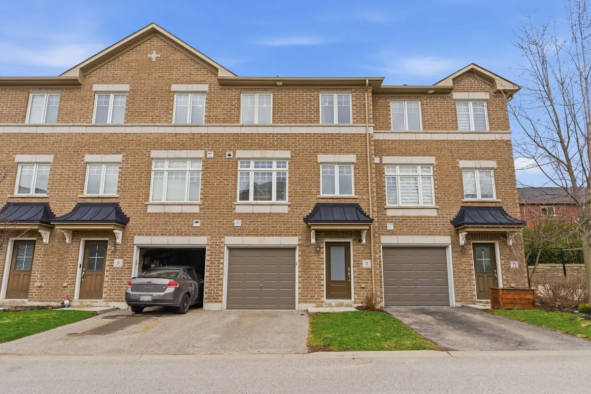 17 Ken Bromley LN, Clarington, ON L1C 0S4