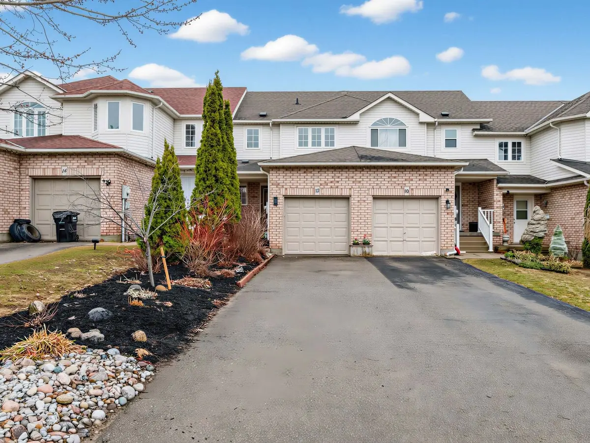 12 Sunset PL, Barrie, ON L4N 0T7