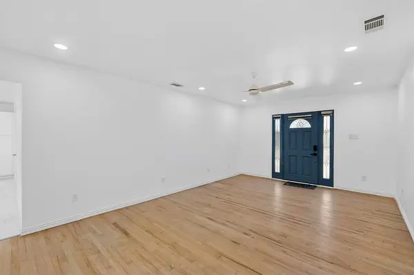 9526 Castlefield Drive, Dallas, TX 75227