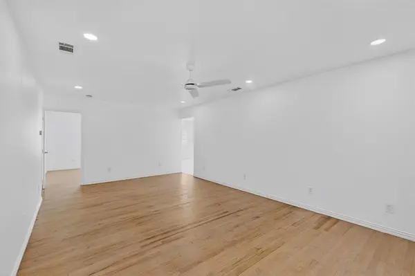 9526 Castlefield Drive, Dallas, TX 75227