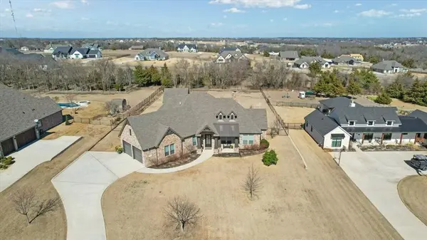 137 Blackthorn Drive, Van Alstyne, TX 75495