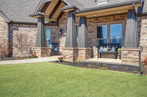 137 Blackthorn Drive, Van Alstyne, TX 75495