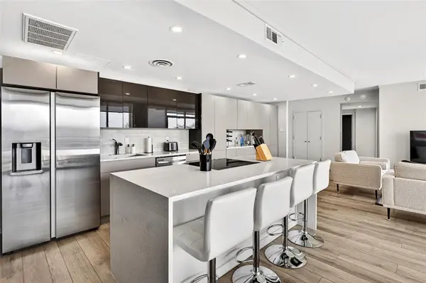 6211 Northwest Highway #400, Dallas, TX 75225