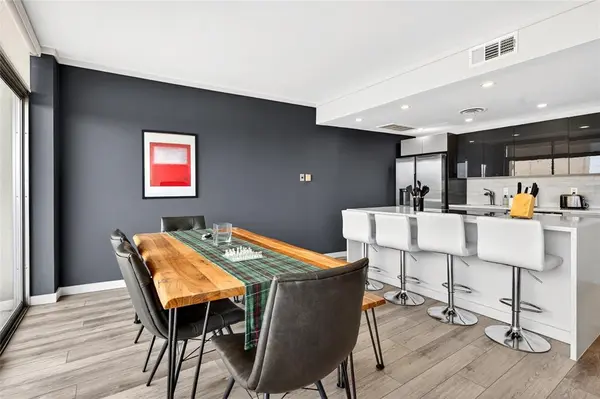 6211 Northwest Highway #400, Dallas, TX 75225