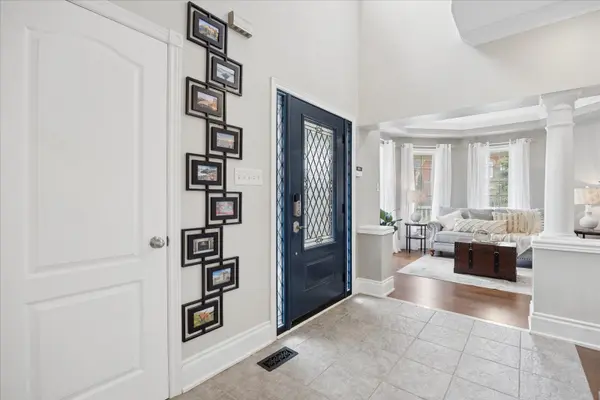 9 Elder CRES, Whitby, ON L1M 2H5