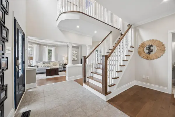 9 Elder CRES, Whitby, ON L1M 2H5