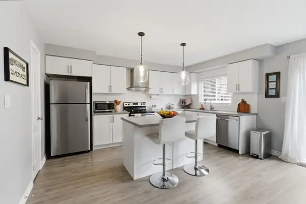 17 Ken Bromley LN, Clarington, ON L1C 0S4