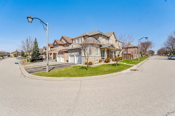 8 Westchester CRES, Markham, ON L6C 2X3