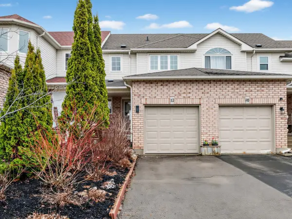 12 Sunset PL, Barrie, ON L4N 0T7