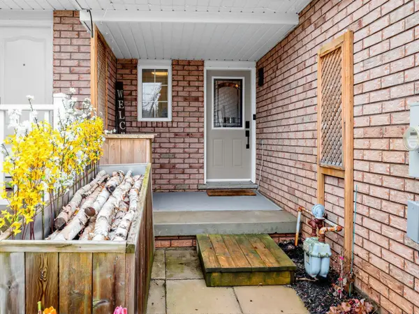 12 Sunset PL, Barrie, ON L4N 0T7