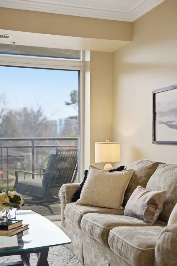 100 Burloak DR #1217, Burlington, ON L7L 6P6