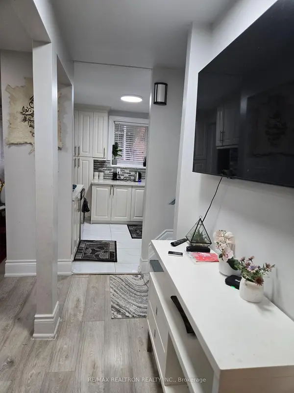 36 Tandridge CRES #885, Toronto W10, ON M9W 2P2