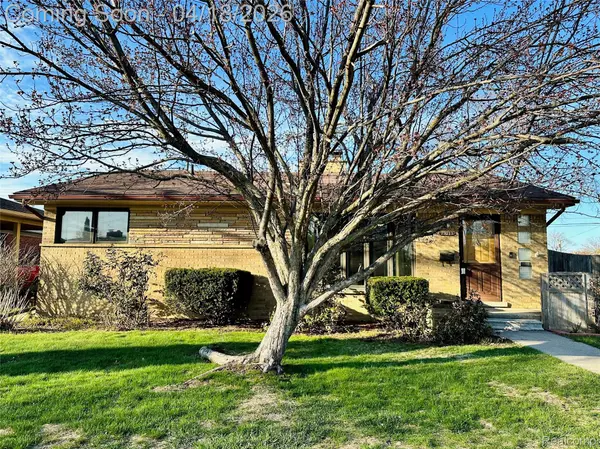 23213 Greencrest ST, St. Clair Shores, MI 48080