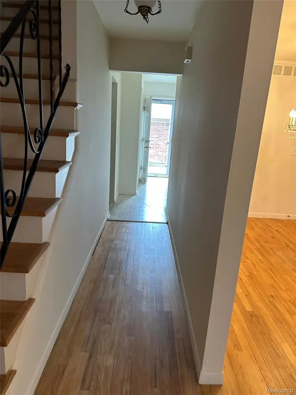 409 Fox Hills DR N, Bloomfield Hills, MI 48304